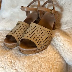 Dansko’s size 31 stacked heel sandal with leather upper.